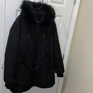 MICHAEL KORS PUFFER JACKET WITH FUR HOOD TRIM AND CLIP BELT